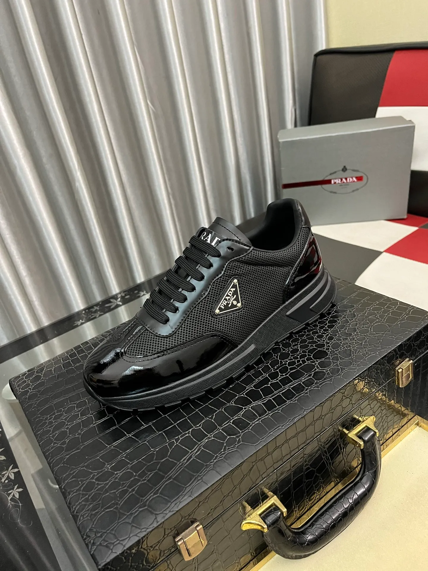 Men's shoes 💰: 560⌚️⌚️[PRADA] Prada casual shoes, originally developed 1:1, made of high-mercerized cowhide with imported cowhide, silk sheepskin lining, rubber outsole, comfortable and soft on the foot, size: 38-442️⃣Colors available